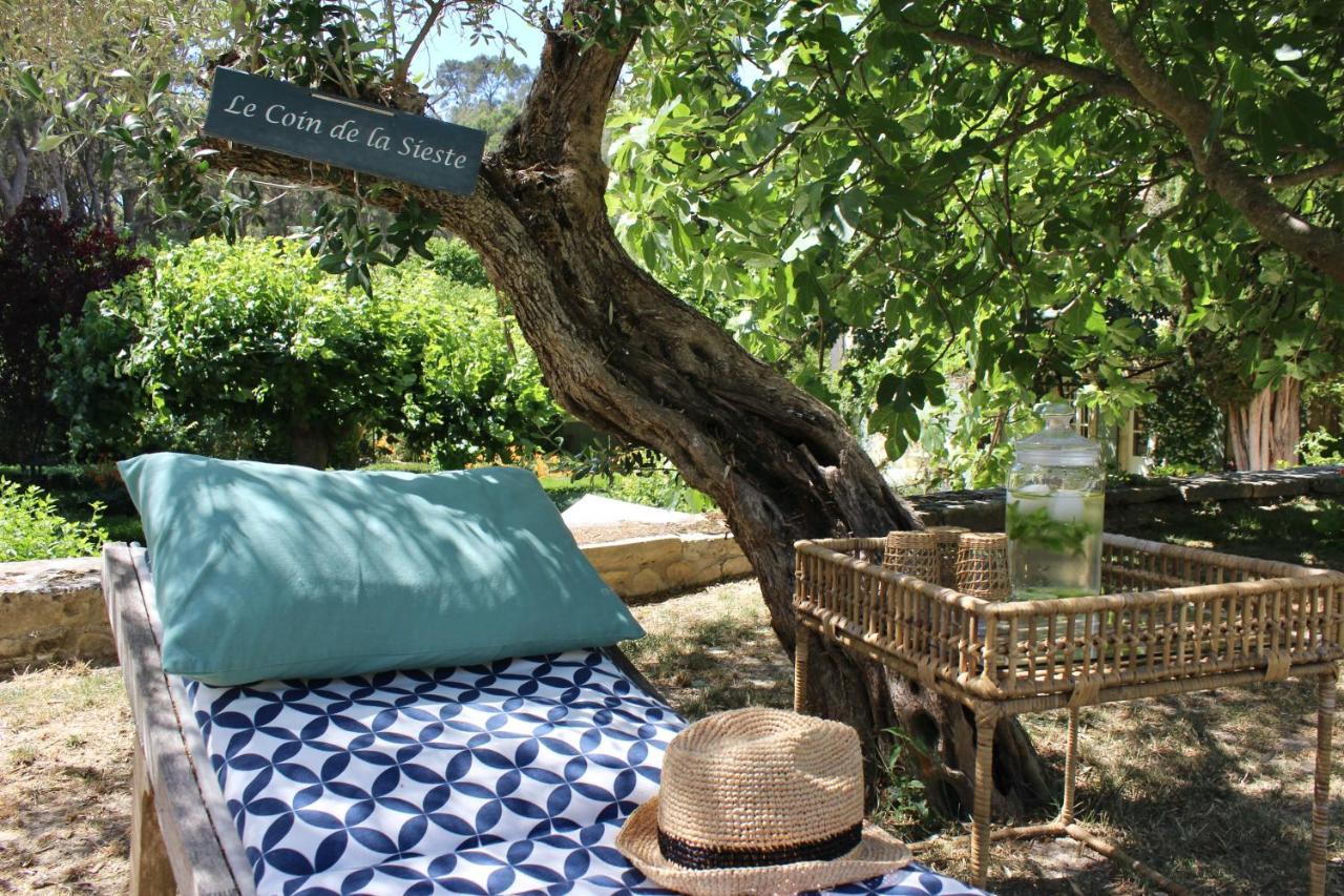 Mas De Rique Hotel Saint-Etienne-du-Gres Ngoại thất bức ảnh