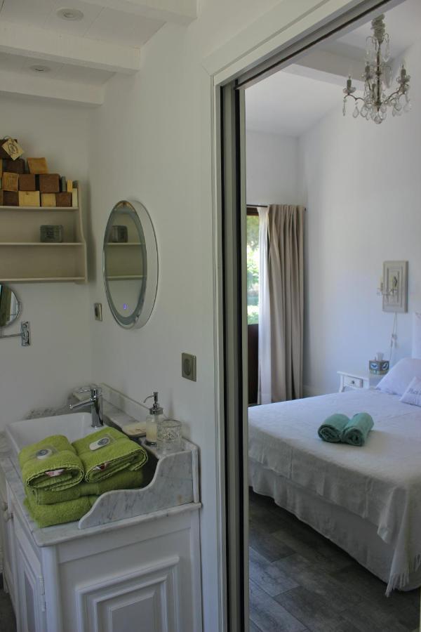 Mas De Rique Hotel Saint-Etienne-du-Gres Ngoại thất bức ảnh